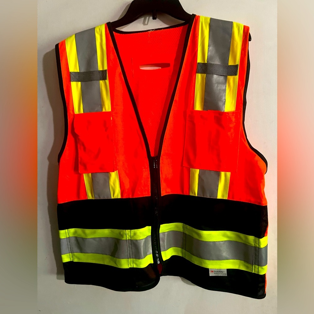 Safety Vest, Great for Construction Sites or Bikers, size XL